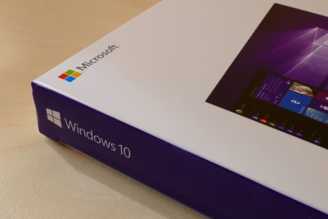 Purple Windows 10 box