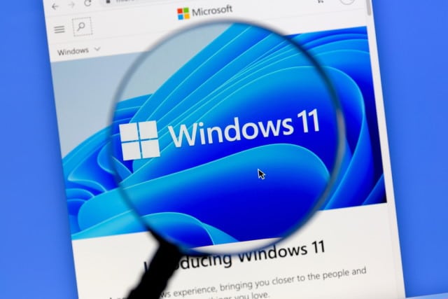 Windows 11 magnifying glass